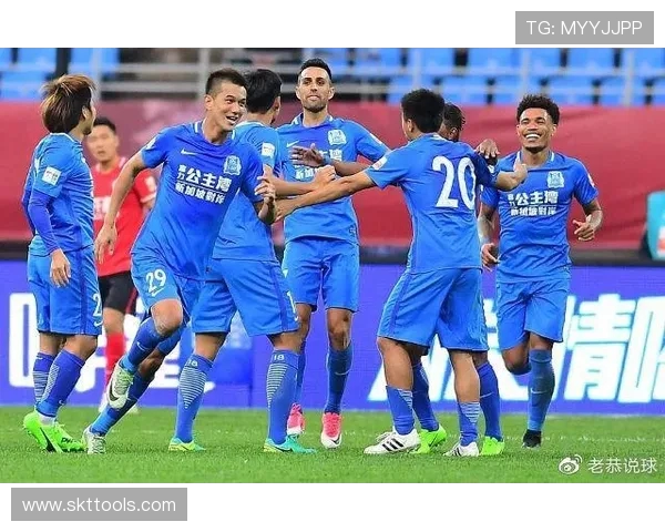 以青岛黄海对阵广州富力裁判组表现引发赛场执法公平热议社会关注